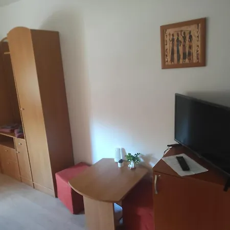 Bed & Breakfast A Hordo Panzioban &etterem Komarom